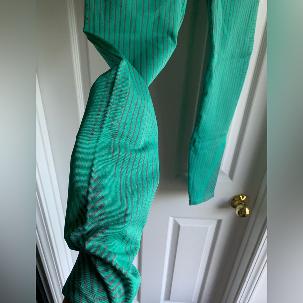 Fabletics Nwot Patterned High-Waisted Leggings - image 3